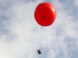 Φωτογραφία για Τι είναι το κόκκινο μπαλόνι της Ακρόπολης;