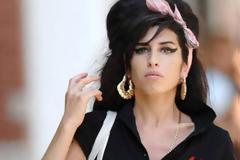 Νέα τροπή στο θάνατο της Έιμι Γουάινχαουζ