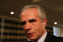 Και με παραίτηση απειλεί ο Λουράντος εάν λήξουν οι κινητοποιήσεις των φαρμακοποιών Από Βασίλη Βενιζέλο