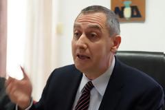Ο Μιχελάκης παίρνει αποστάσεις από Στουρνάρα