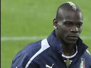 Φωτογραφία για Δείτε το αυτοκίνητο του Mario Balotelli που κάνει τους περαστικούς να χαζεύουν!