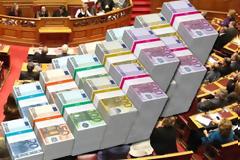 Τελικά λεφτά υπάρχουν.. Αλλά μόνο για τους πολιτικούς...Με €45 εκατ. ενισχύθηκαν τα κόμματα το 2012