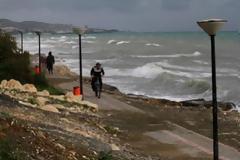 Επί ποδός η Πυροσβεστική Υπηρεσία λόγω των έντονων βροχών στη Κύπρο