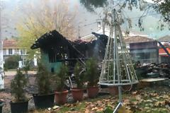 Κάηκε καφετέρια στη πλατεία της Φαρκαδόνας