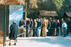 Περισσότεροι οι Έλληνες από τους αλλοδαπούς στα συσσίτια.