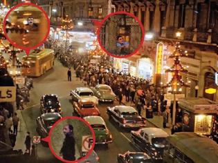 Φωτογραφία για Γνωστά πρόσωπα στη γιορτινή φωτό της Αθήνας του '60 - Η φωτο που σαρώνει στο διαδίκτυο