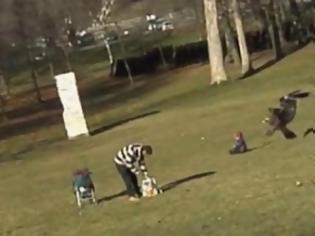 Φωτογραφία για Καναδάς: Αμφιβολίες για τη γνησιότητα του βίντεο που δείχνει ένα χρυσαετό ν΄αρπάζει ένα παιδάκι εκφράζουν πολλοί χρήστες του διαδικτύου
