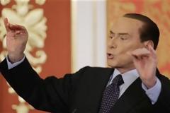 Μπερλουσκόνι: Η Ιταλία θα εγκαταλείψει το ευρώ εάν δεν αναβαθμιστεί ο ρόλος ΕΚΤ