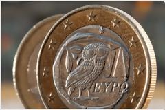 Αναγνώστης αρθρογραφεί: Ο Μπερλουσκόνι απειλεί με έξοδο από το ευρώ. Γιατί άραγε;