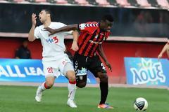Η Παναχαϊκή προηγείται στο ημίχρονο (1-0) του Ολυμπιακού