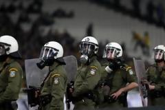 ΠΑΤΡΑ: Τρεις τραυματίες στο γήπεδο -Μαχαίρωσαν αστυνομικό.. Συνελήφθη ο Α. Κούγιας