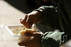 Στα συσσίτια χιλιάδες Θεσσαλονικείς κατά τη διάρκεια των εορτών