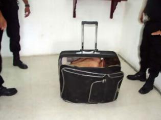 Φωτογραφία για Πεντάχρονος Αφγανός ταξίδεψε από Ελλάδα στην Ιταλία μέσα σε... βαλίτσα