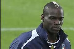Δείτε το αυτοκίνητο του Mario Balotelli που κάνει τους περαστικούς να χαζεύουν!! (pics)