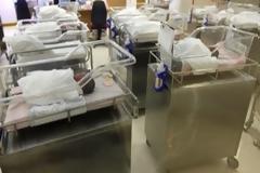 «Συγγνώμη» για τις αναγκαστικές υιοθεσίες 225.000 παιδιών