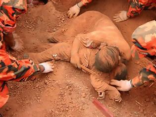 Φωτογραφία για H θυσία μιας μάνας έκανε ολόκληρο τον πλανήτη να δακρύσει!