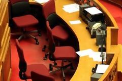 ΜΕ ΤΟΥΣ ΥΠΑΛΛΗΛΟΥΣ ΤΟΥ ΥΠ. ΟΙΚΟΝΟΜΙΚΩΝ ΕΞΟΜΟΙΩΝΟΝΤΑΙ ΟΙ ΥΠΑΛΛΗΛΟΙ ΤΗΣ ΒΟΥΛΗΣ