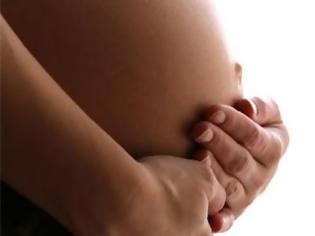 Φωτογραφία για ΕΟΠΥΥ: Όσες έγκυες γεννήσουν σε σπίτι ή σε... λειβάδι θα πάρουν επίδομα!