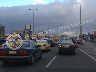 Φωτογραφία για Χάος στον Κηφισό - μποτιλιαρισμένη η άνοδος - Απεργίες και κακοκαιρία πλήττουν την Αθήνα