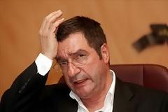 Εισβολή αντιεξουσιαστών στο γραφείο του Καμίνη...με αφορμή την επιχείρηση της Αστυνομίας στη 