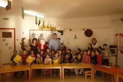 «Ευχές και δώρα μοίρασε στα παιδιά των Παιδικών Σταθμών του Δήμου Αχαρνών, ο Πρόεδρος της Δημοτικής Φροντίδας, κος Μιχάλης Βρεττός»