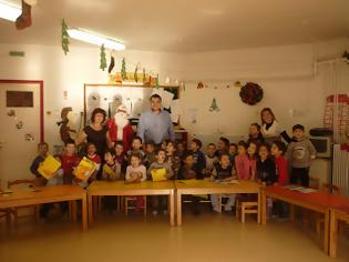 Φωτογραφία για «Ευχές και δώρα μοίρασε στα παιδιά των Παιδικών Σταθμών του Δήμου Αχαρνών, ο Πρόεδρος της Δημοτικής Φροντίδας, κος Μιχάλης Βρεττός»