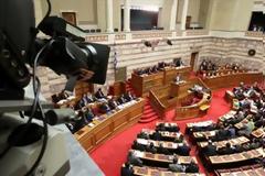 Υπάλληλοι της Βουλής: Δεν ανήκουμε στα «ρετιρέ»