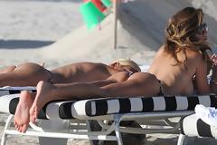 Η Claudia Galanti έκανε την παραλία να αναστενάξει