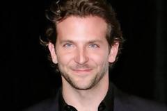 Ο Bradley Cooper έχει… πέντε θηλές!