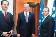 Και αυτό αφιερώνεται στον κ. Αβραμόπουλο, τον κ. Παπαχρήστο στα ΝΕΑ, και τα 