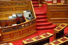 Δωράκι στους υπαλλήλους της Βουλής