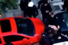 ΕΠΙΧΕΙΡΗΣΗ ΤΗΣ ΕΛΑΣ ΓΙΑ ΤΗ ΣΥΛΛΗΨΗ ΑΛΛΟΔΑΠΟΥ ΑΣΥΝΕΙΔΗΤΟΥ ΠΟΥ ΧΤΥΠΗΣΕ ΠΑΙΔΙ ΚΑΙ ΤΟ ΕΓΚΑΤΕΛΕΙΨΕ. ΤΟΝ ΕΒΓΑΛΑΝ ΕΞΩ ΣΑΝ ΤΟ ΠΟΝΤΙΚΙ..(ΒΙΝΤΕΟ)