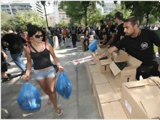 Φωτογραφία για Εορταστική διανομή τροφίμων στον Πειραιά από την Χρυσή Αυγή