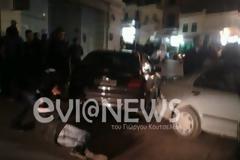 Αλιβέρι: Ακούστηκε ένα μπαμ και είδαν έναν άνθρωπο πεσμένο στον δρόμο! Φωτογραφία...