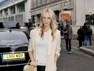 Φωτογραφία για Poppy Delevingne. On the streets with Inspiring Outfits!