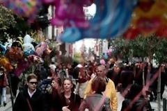 Το εορταστικό ωράριο των καταστημάτων έως την Πρωτοχρονιά