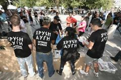 Βόλος: 66 προσαγωγές αντιεξουσιαστών που προσπάθησαν να διακόψουν την διανομή τροφίμων μόνο σε Έλληνες από την Χρυσή Αυγή..