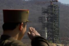 Β. Κορέα: Την κατασκευή ακόμη μεγαλύτερων πυραύλων διέταξε ο Κιμ Τζονγκ Ουν