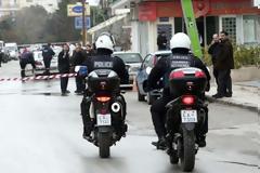 Έβαλαν στο “μάτι” ζαχαροπλαστείο και καταστήματα τροφίμων