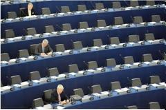 Δείτε γιατί παίρνουν 12.000 ευρώ το μήνα οι Ευρωβουλευτές! Απίστευτες φωτό!