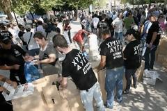 Μήνυση κατά της Χρυσής Αυγής από τον δήμο Πειραιά για διανομή τροφίμων χωρίς άδεια