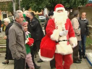 Φωτογραφία για Ο Αι Βασίλης στην αγορά της Λαμίας [video]