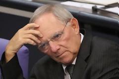 «Η Βρετανία θα κάνει καλά να μην εκβιάζει την Ε.Ε.»
