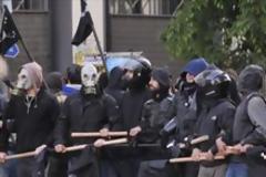 “Πόλεμος” στο Βόλο – 15 αντιεξουσιαστές εναντίον 5 μελών της Χρυσής Αυγής..Τρεις τραυματίες...Αναγνωρίστηκαν οι δράστες.