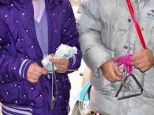 Φωτογραφία για ΠΡΙΝ ΛΙΓΟ στην Πάτρα: Αρπαξαν τα χρήματα των παιδιών από τα κάλαντα!