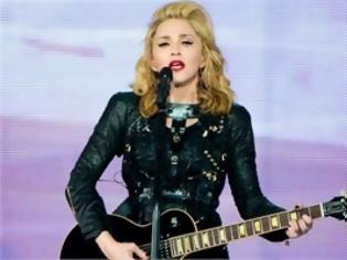 Φωτογραφία για Madonna: 'Δεν τραγουδάω, αν δεν σταματήσετε να καπνίζετε!'