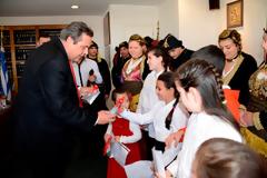 Χριστουγεννιάτικα κάλαντα στον Πάνο Καμμένο