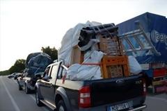 Χιλιάδες Αλβανοί που ζουν στην Ελλάδα επιστρέφουν στην πατρίδα τους για τις γιορτές