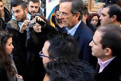 Έκανε βόλτα στο κέντρο της Αθήνας ο Αντώνης Σαμαράς