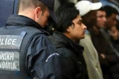 Πάτρα: Στα χέρια της αστυνομίας πέντε παράνομοι μετανάστες